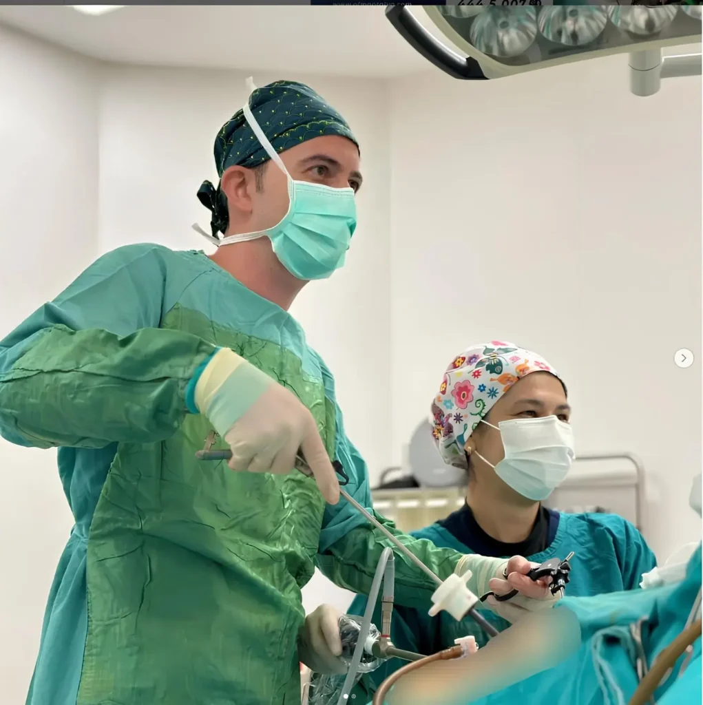 Chirurg Gastro-entérologue pour la Chirurgie Bariatrique : Pourquoi est-ce si important ?